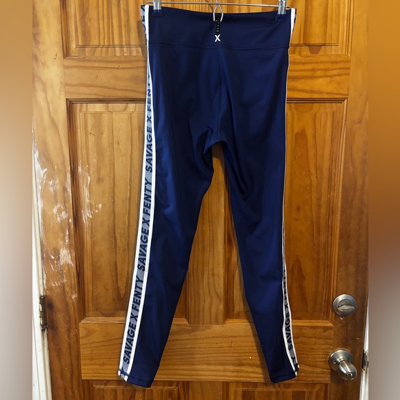 Savage X Fenty Main Player High-Waist Legging and Half-Zip Top Set - Picture 8 of 12